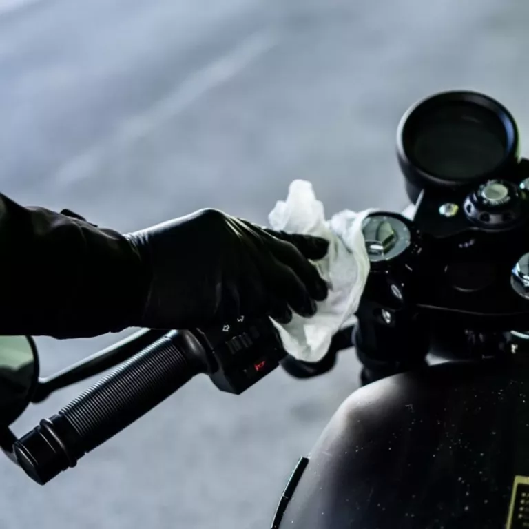 gs27_cleaning_wipes_motorcycle_bike_2.jpg GS27 Motorcycle/Bicycle Cleaning Wipes