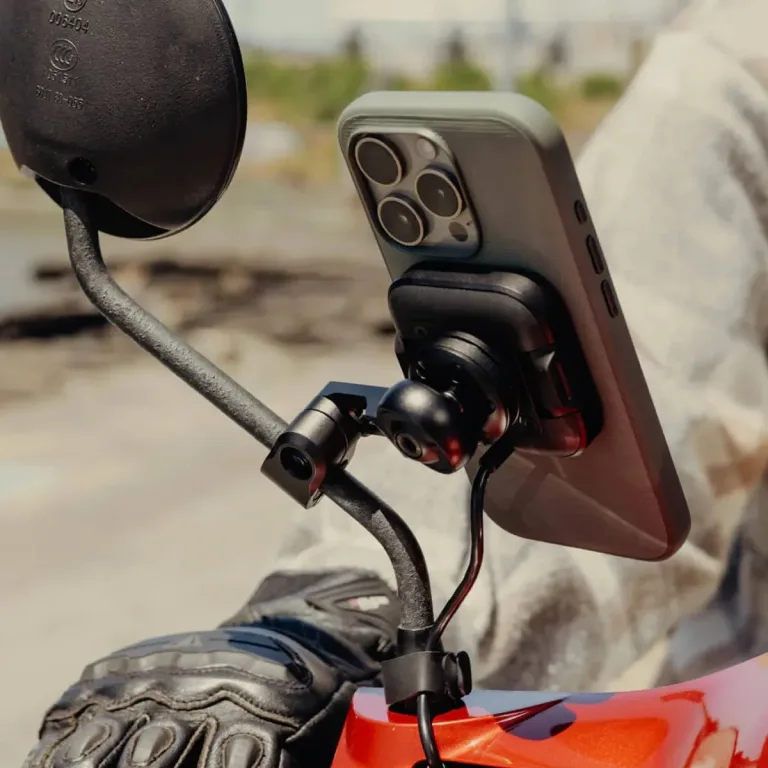 peak_design_qi2_mirror_mount_6-1.jpg PEAK DESIGN Mirror Smartphone Mount with Qi2 Wireless Charger