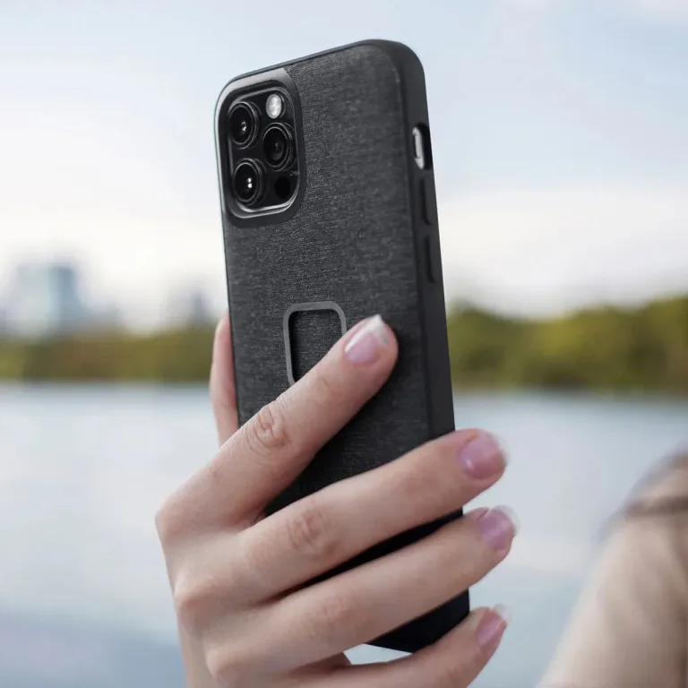 peak_design_everyday_case_iphone_13_pro_2.jpg PEAK DESIGN iPhone 13 Pro Case