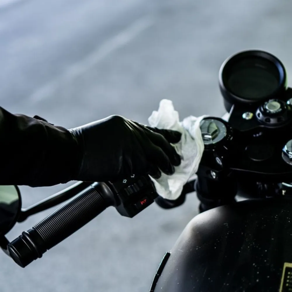 gs27_cleaning_wipes_motorcycle_bike_2-1.jpg GS27 Lingettes nettoyantes moto/vélo