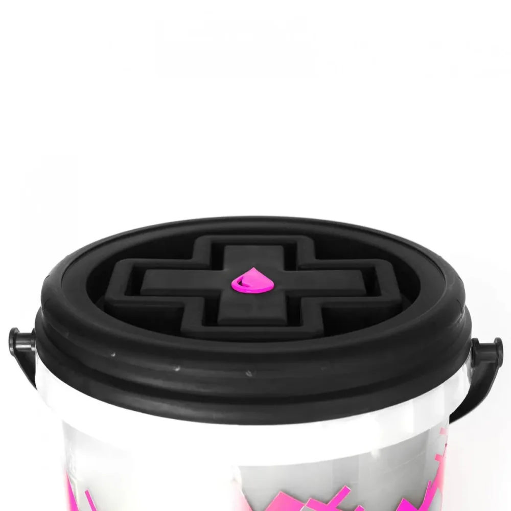 muc_off_deep_clean_bucket_3-1.jpg MUC-OFF Kit entretien Deep Clean Bucket