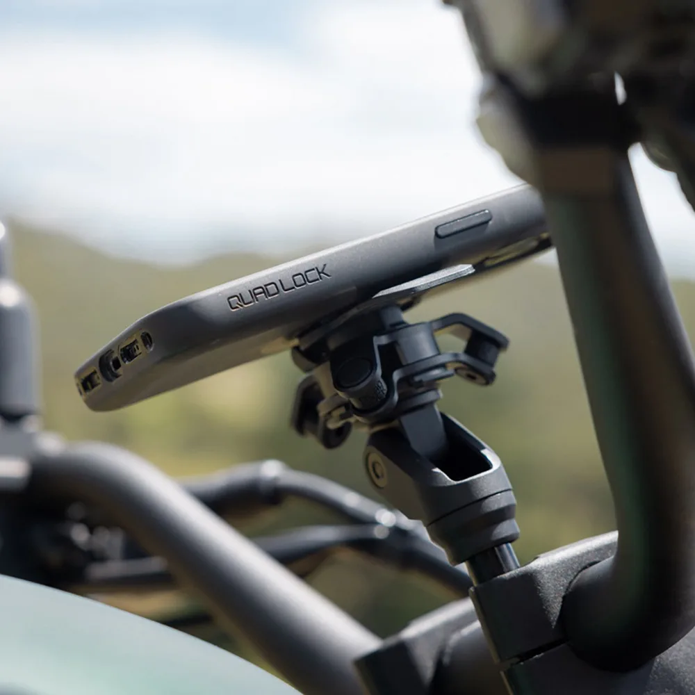 quad_lock_pro_handlebar_clamps_black_3-1.jpg QUAD LOCK Support smartphone tige filetée PRO