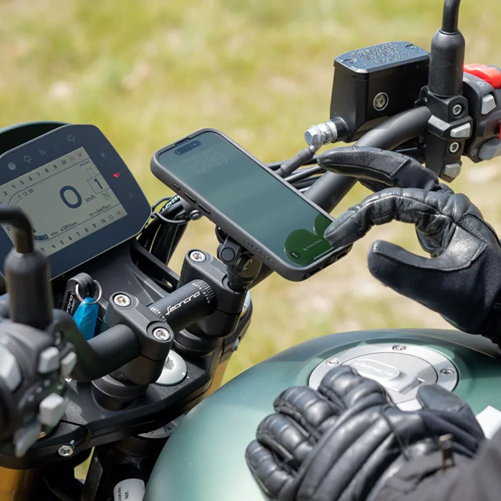 quad_lock_pro_handlebar_clamps_black_4-1.jpg QUAD LOCK Support smartphone tige filetée PRO