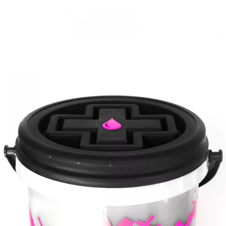 muc_off_deep_clean_bucket_3.jpg MUC-OFF Deep Clean Bucket Onderhoudskit